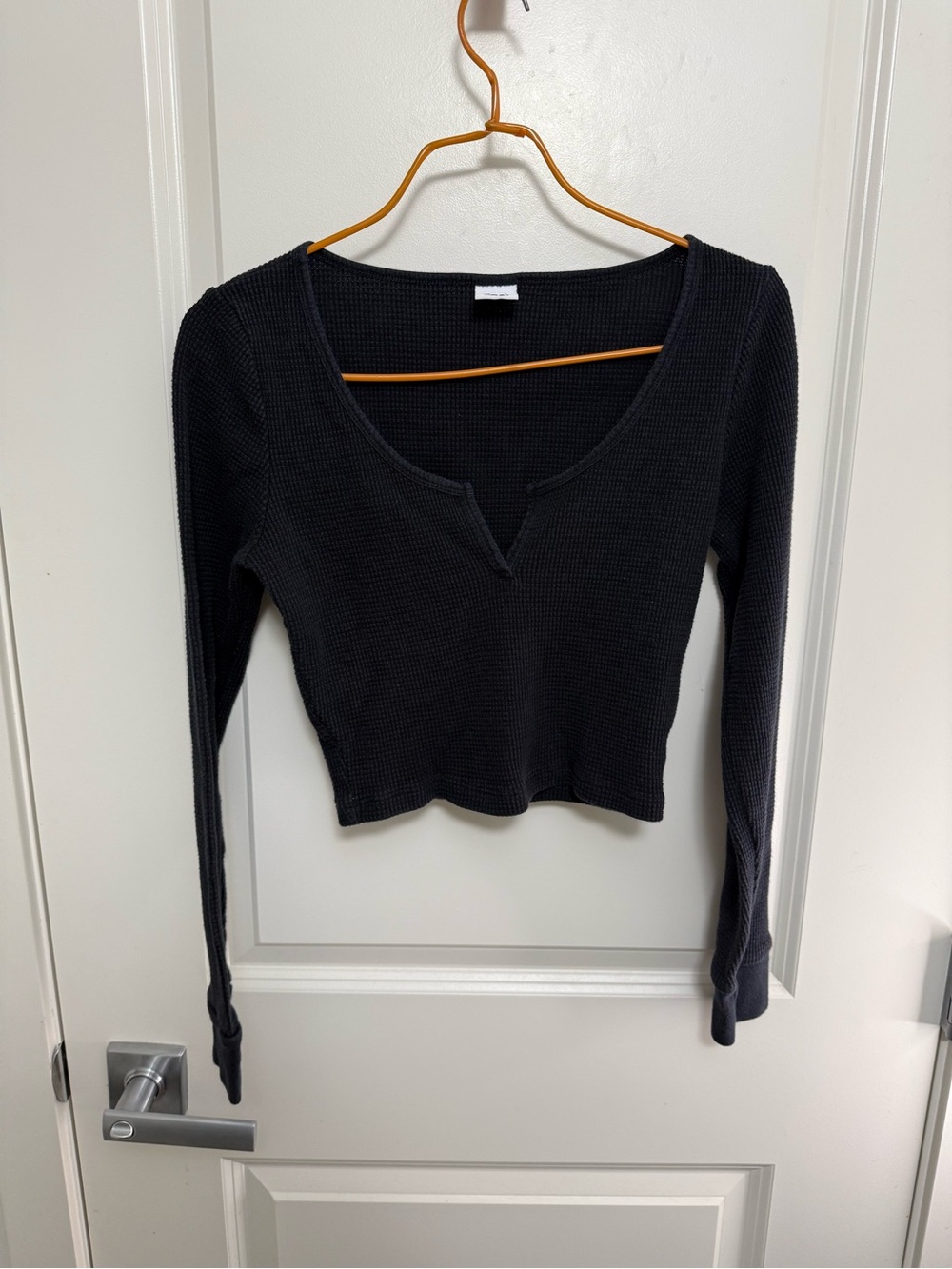 TNA Aritzia Women’s Black Cropped Waffle Knit Long Sleeve Top in size M